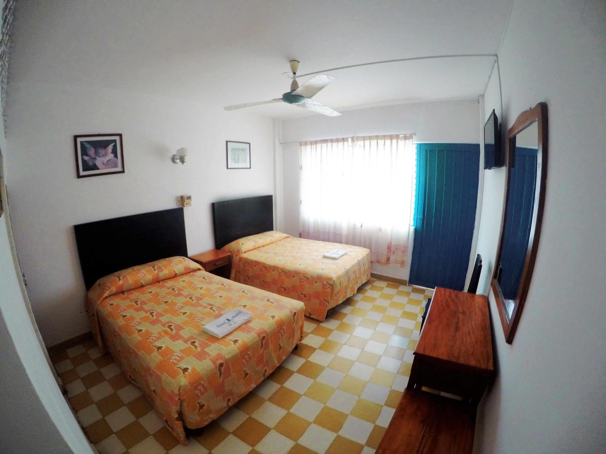 Hotel Acuario Catemaco Bagian luar foto